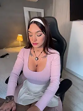 DaniDusan  online show from May 31, 7:04 pm